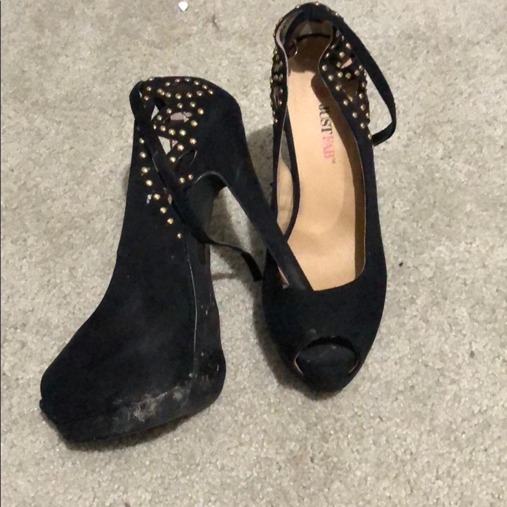 Shoes - Picture 3 of 5